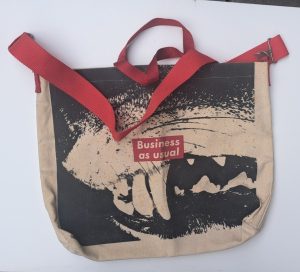 Barbara Kruger BUSINESS AS USUAL messenger bag, hand silkscreened on heavy canvas, ca. 42 x 51 cm, limited edition of 300 copies, Printed Matter, 1990-2001 € 1200,-